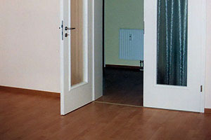 Laminatboden mit Kernsockelleiste